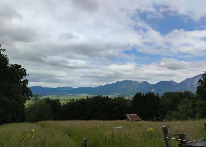 Geraeumiges Atelier Mit Flair Und Bergblick Appartement
