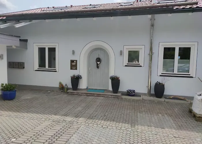 Geraeumiges Atelier Mit Flair Und Bergblick *